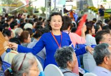 Những hình ảnh cảm động của các cô bác công quả đại lễ Thành Đạo 2024