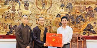 Chùa Linh Quang chúc Tết và tặng quà các cơ quan ban ngành huyện Hiệp Hoà – Bắc Giang