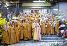 Linh thiêng những khoảnh khắc sáng ngày mùng 1 Tết