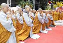 Thiêng liêng thời khắc chào đón giao thừa tại Thiền Tôn Phật Quang