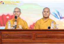 Ấm áp món quà đạo lý tối mùng 1 Tết Giáp Thìn