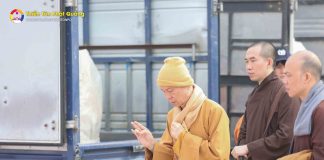 Nghệ An: Chùa Viên Quang phóng sinh hơn 12 tấn cá xuống dòng sông Lam