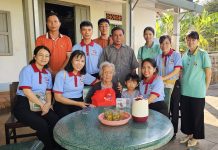 Bà Rịa Vũng Tàu: Chúng thanh niên Phật tử Phật Quang thăm các Mẹ Việt Nam anh hùng nhân dịp 30/4