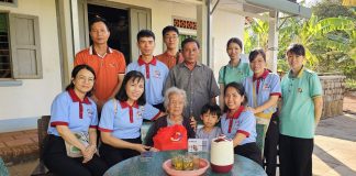 Bà Rịa Vũng Tàu: Chúng thanh niên Phật tử Phật Quang thăm các Mẹ Việt Nam anh hùng nhân dịp 30/4