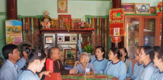 TP.HCM: Hội Từ Thiện Thiền Tôn Phật Quang thăm Mẹ VNAH tại xã Trung Lập Thượng, huyện Củ Chi