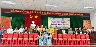 Hỗ Trợ Ban Trị Sự GHPGVN Tỉnh BRVT Trao 400 Phần Quà Tết Cho Bà Con